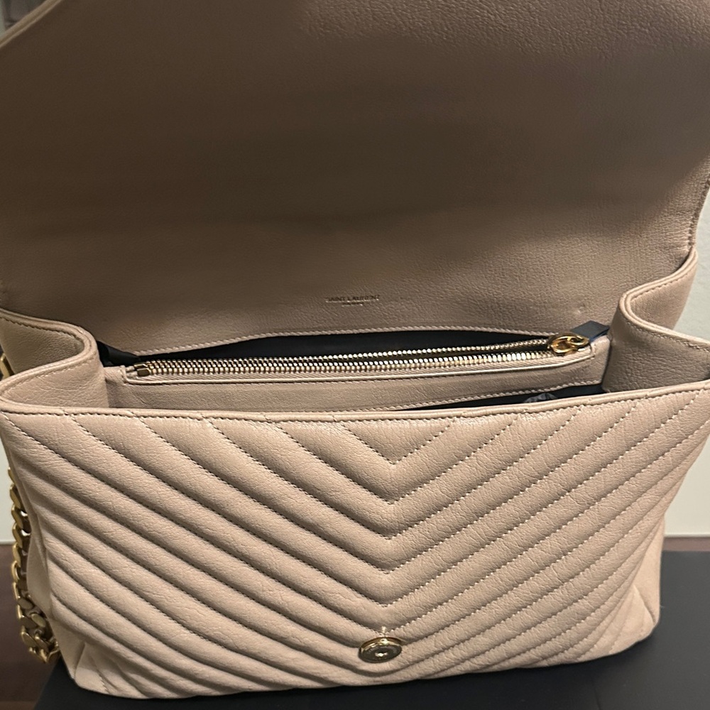 Saint Laurent Nude Quilted Shoulder Bag - Picture 4 of 5